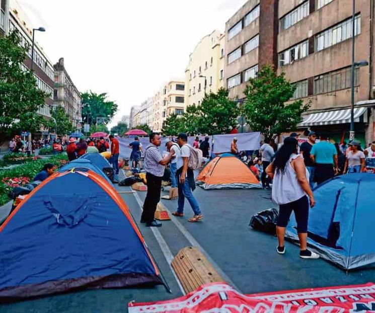 En 12 estados protesta la CNTE; genera desabasto