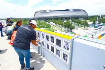 Protestan frente a estadio madres buscadoras