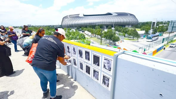 Protestan frente a estadio madres buscadoras