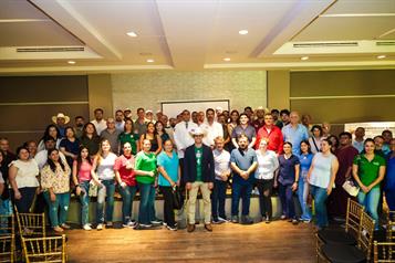 Participan veterinarios en encuentro para prevenir gusano barrenador