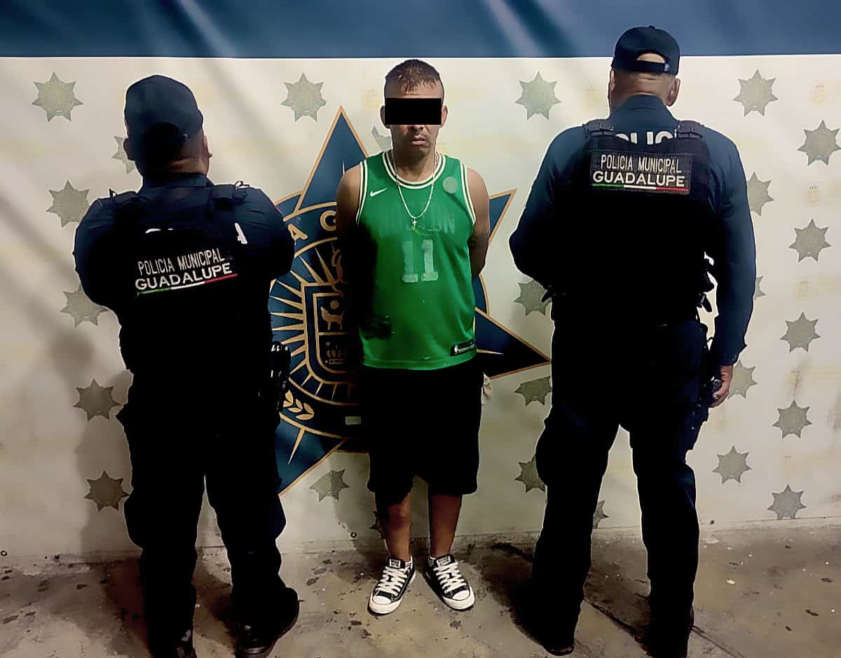 Un hombre fue detenido en flagrancia por polic&iacute;as de Guadalupe cuando presuntamente comet&iacute;a un robo en una empresa de seguridad, en Plaza Platino, sobre el Boulevard Acapulco, en la Colonia Arboledas de Acapulco.