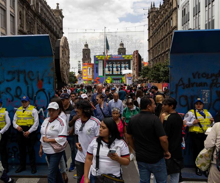 Mantienen vallas en Fan Fest en Zócalo de la CDMX Mantienen vallas en Fan Fest en Zócalo de la CDMX