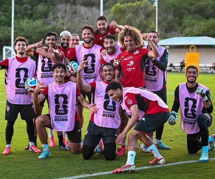 Selecci&oacute;n de T&uacute;nez con carro completo