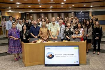 Reflexionan sobre paz, responsabilidad social y modelos econ&oacute;micos