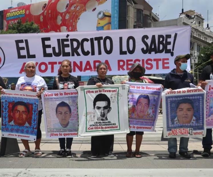 Acusan bloqueos padres de los 43 normalistas Acusan bloqueos padres de los 43 normalistas