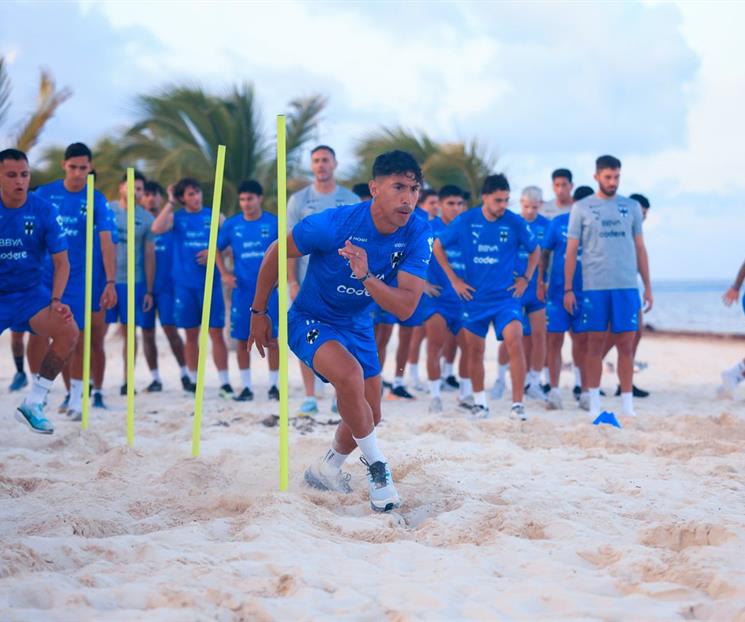 Le meten Rayados al trabajo en la arena Le meten Rayados al trabajo en la arena