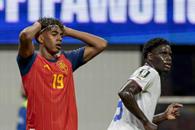 Tropieza España en su debut Tropieza España en su debut