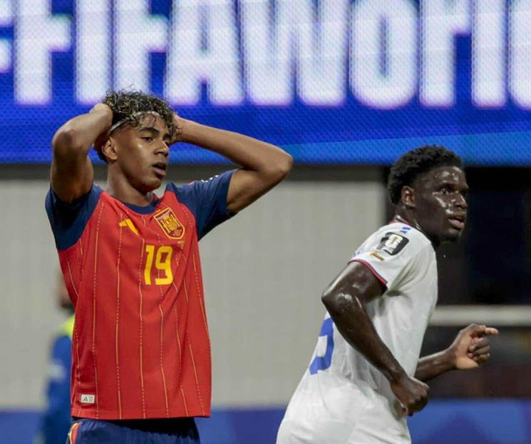 Tropieza España en su debut Tropieza España en su debut