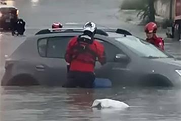 Realizan rescates tras lluvia