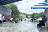 Acuden familias a parajes para mitigar el calor