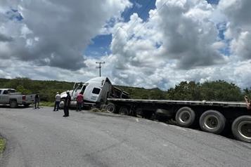 Tiene tr&aacute;iler salida de camino