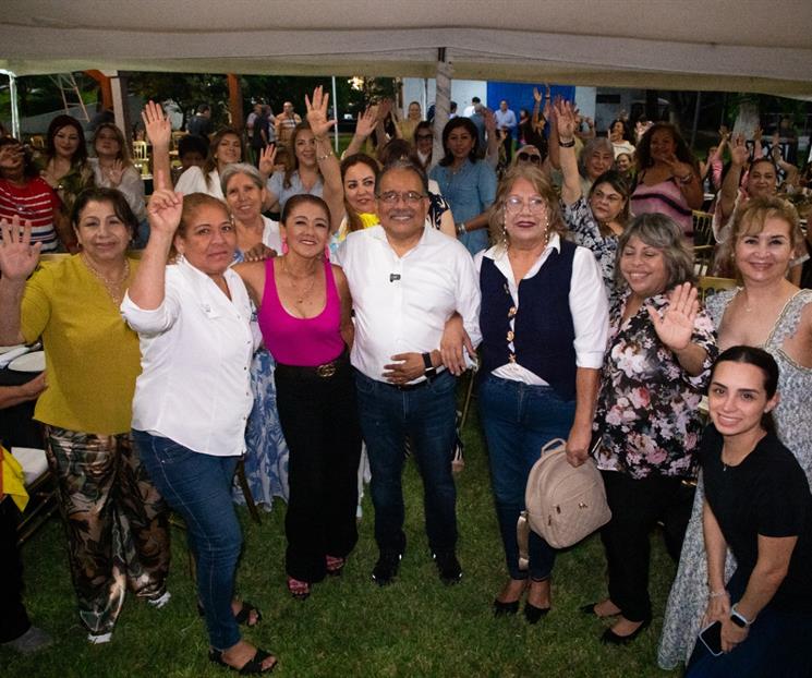 Se reúne Andrés Mijes con vecinas de El Uro