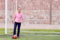 Entrega Sheinbaum canchas y boletos a j&oacute;venes potosinos