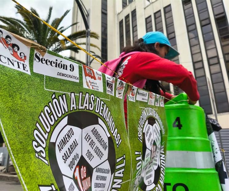 Maestros de la CNTE cierran Paseo de la Reforma
