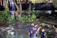 Deja lluvia a una mujer sin vida