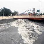 Dejan lluvias inundaciones, autos varados y suspensi&oacute;n de Transmetro