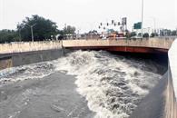 Dejan lluvias inundaciones, autos varados y suspensión de Transmetro Dejan lluvias inundaciones, autos varados y suspensión de Transmetro
