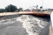 Dejan lluvias inundaciones, autos varados y suspensi&oacute;n de Transmetro