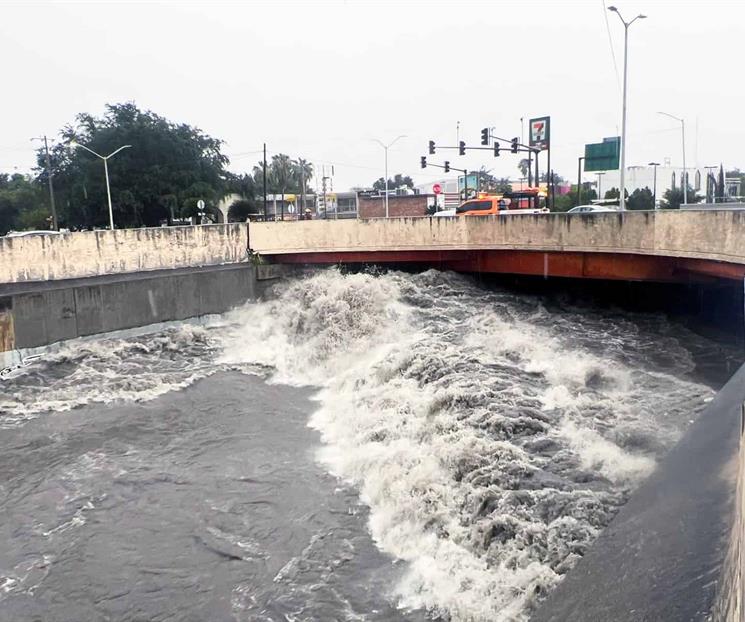 Dejan lluvias inundaciones, autos varados y suspensión de Transmetro Dejan lluvias inundaciones, autos varados y suspensión de Transmetro