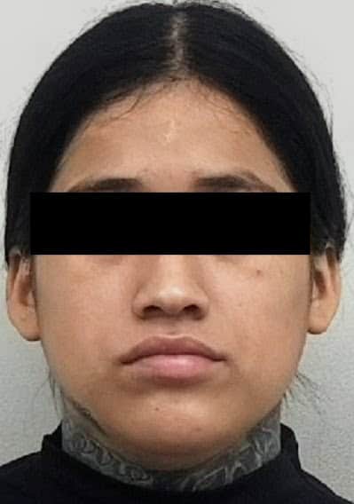 Una joven que se aproxim&oacute; a un hombre con el pretexto de que la ayudara a pedir un taxi de aplicaci&oacute;n, despu&eacute;s le dio un balazo en el t&oacute;rax, a mediados del mes pasado al norte de Monterrey, ser&aacute; procesada por tentativa de homicidio.