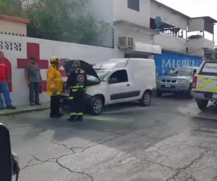Arde camioneta en Escobedo