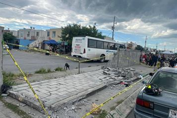 Ocasiona cami&oacute;n da&ntilde;os en Cadereyta