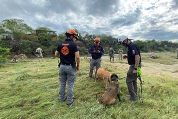 Sigue b&uacute;squeda de hombre arrastrado por la corriente