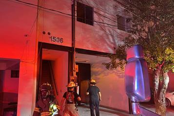 Evacuan a m&aacute;s de 100 personas por incendio de departamentos