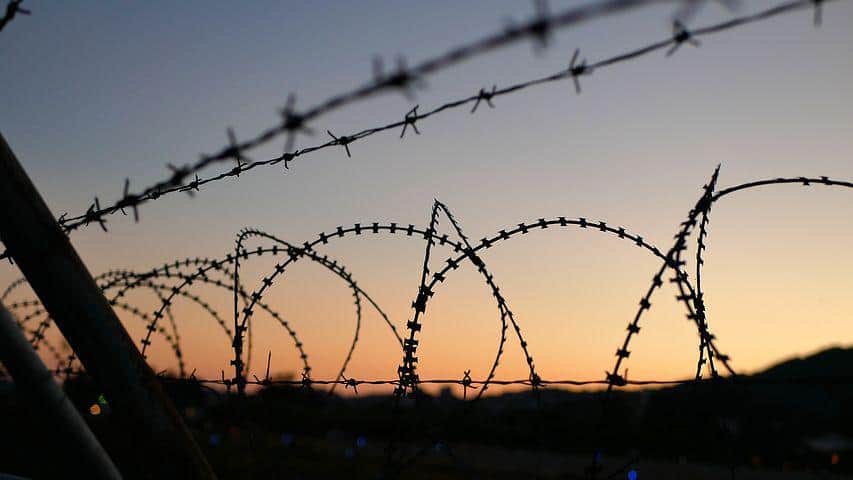 Migrantes ya no s&oacute;lo se cuidan de ICE, sino de la IA