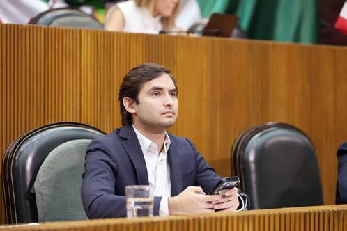 Asegura Montemayor que s&oacute;lo sigui&oacute; la &acute;l&iacute;nea&acute; de Soto