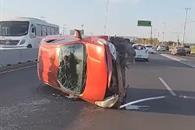 Vuelca auto en Escobedo Vuelca auto en Escobedo
