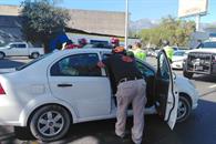 Resultan tres heridos en choque
