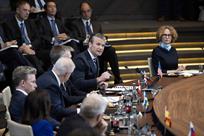 Anuncia EU revisi&oacute;n de su despliegue militar en Europa