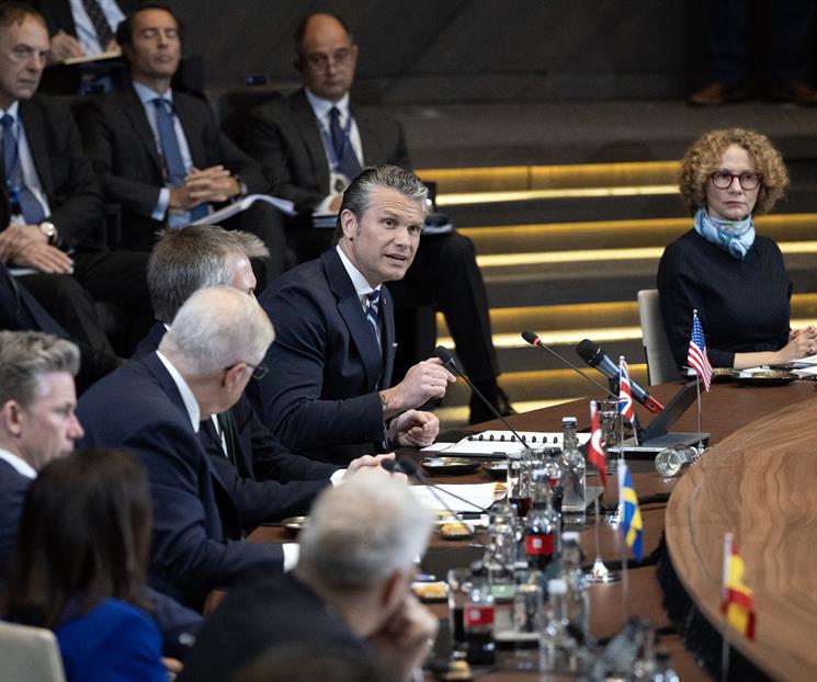 Anuncia EU revisi&oacute;n de su despliegue militar en Europa