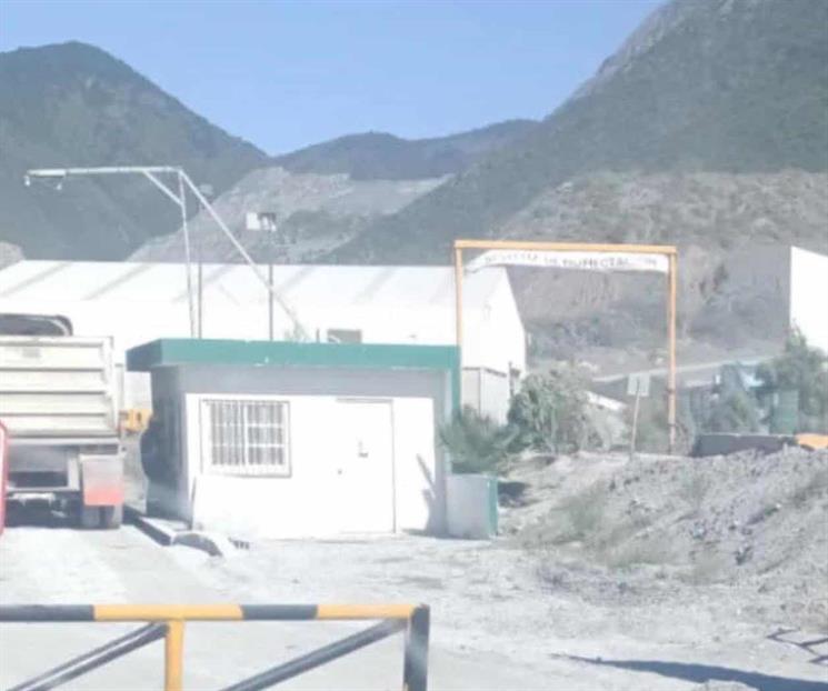 Inicia recuperaci&oacute;n de cuerpo atrapado tras derrumbe en pedrera