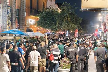 Arman regios fiesta en el Barrio Antiguo