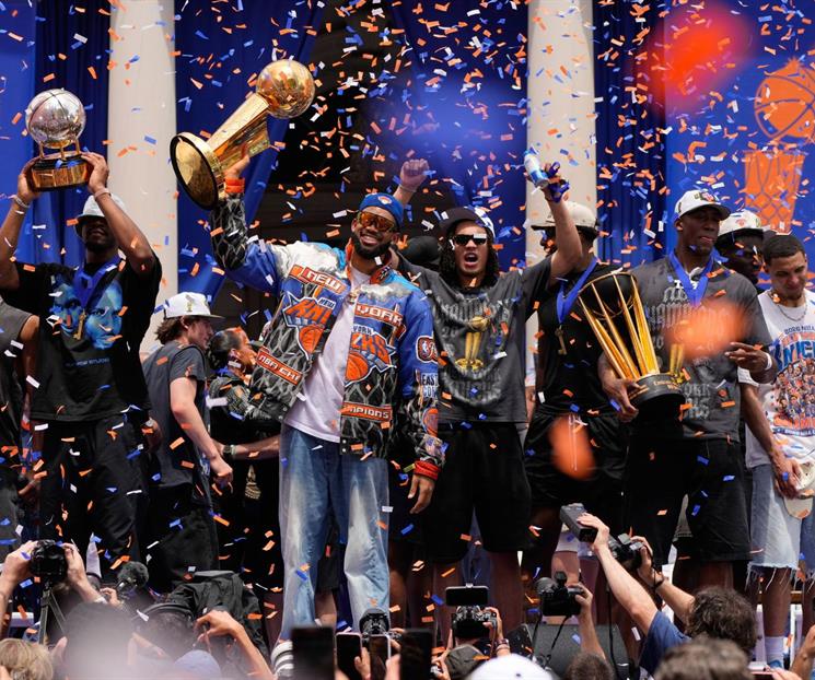 Desfila el campe&oacute;n Knicks