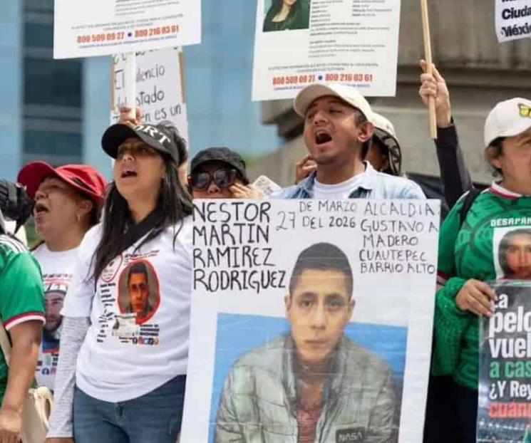 Buscadoras protestan en el Ángel previo al partido México-Corea Buscadoras protestan en el Ángel previo al partido México-Corea