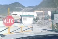 Buscan a conductor de m&aacute;quina tras deslave