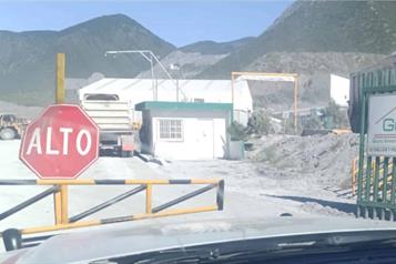 Buscan a conductor de m&aacute;quina tras deslave