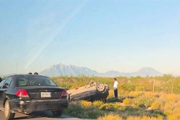 Vuelca camioneta en Sabinas