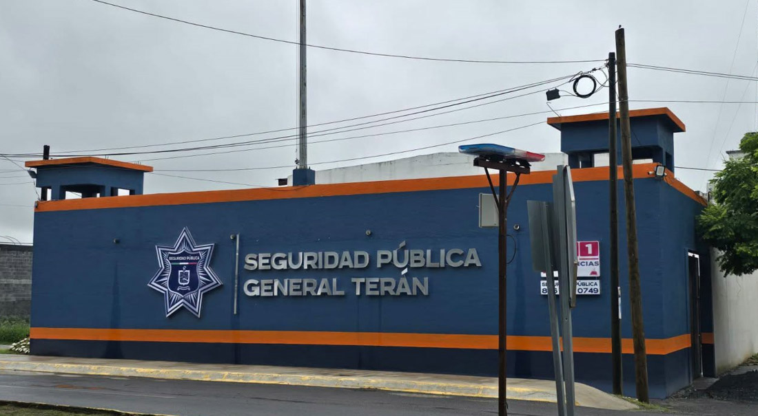 Aseguran vehículo con equipo táctico Aseguran vehículo con equipo táctico