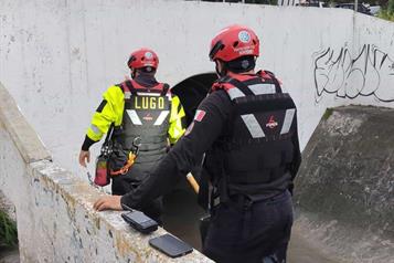 Buscan a menor arrastrado por la corriente en Monterrey
