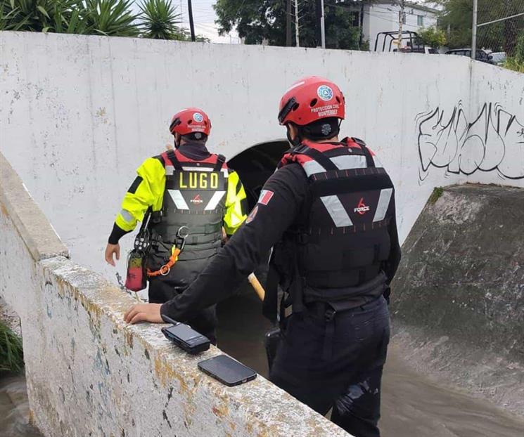 Buscan a menor arrastrado por la corriente en Monterrey Buscan a menor arrastrado por la corriente en Monterrey