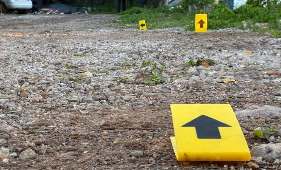 Localizan 2 fosas clandestinas con restos humanos en Sinaloa