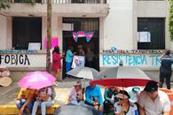 Mantienen personas trans plant&oacute;n dentro de Segob