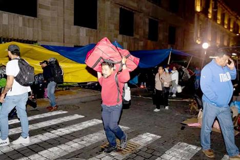 Alista CNTE retiro de plant&oacute;n