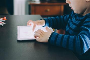 Paradoja de Toy Story 5: rob&oacute;tica educativa y secuestro digital