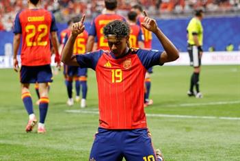 Vuelve Yamal y vuelven los goles a Espa&ntilde;a