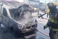 Auto se incendia en Mitras norte